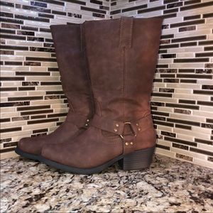 Moving sale! Forever 21 Brown women’s boot size 11